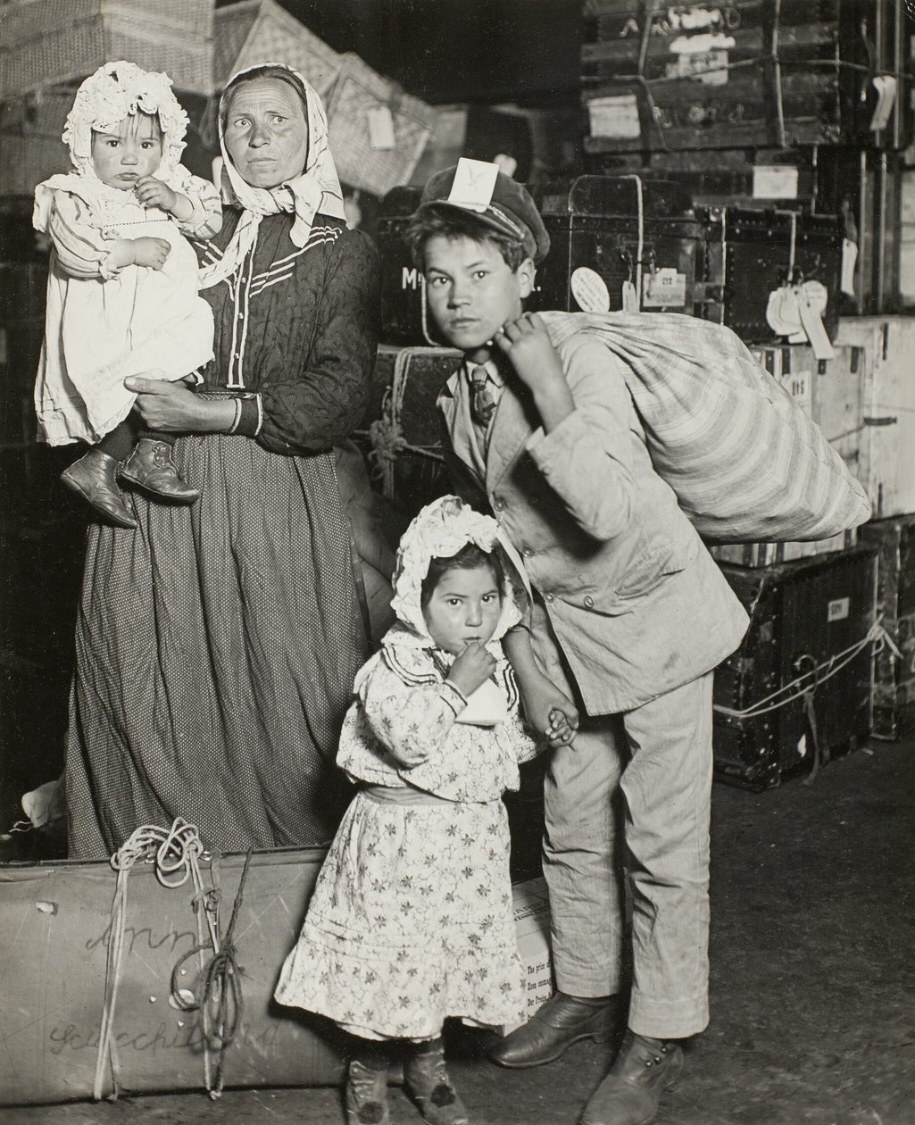 Olasz család keresi az elveszett poggyászt, Ellis-sziget alkotó: Lewis Wickes Hine