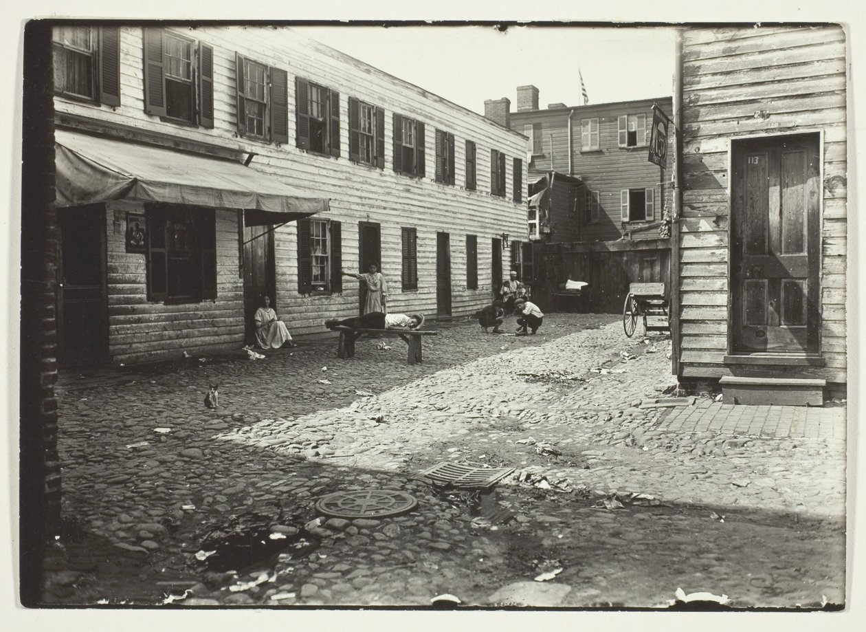 Néger sikátor, ahol fehérek laknak, Washington, D.C. alkotó: Lewis Wickes Hine