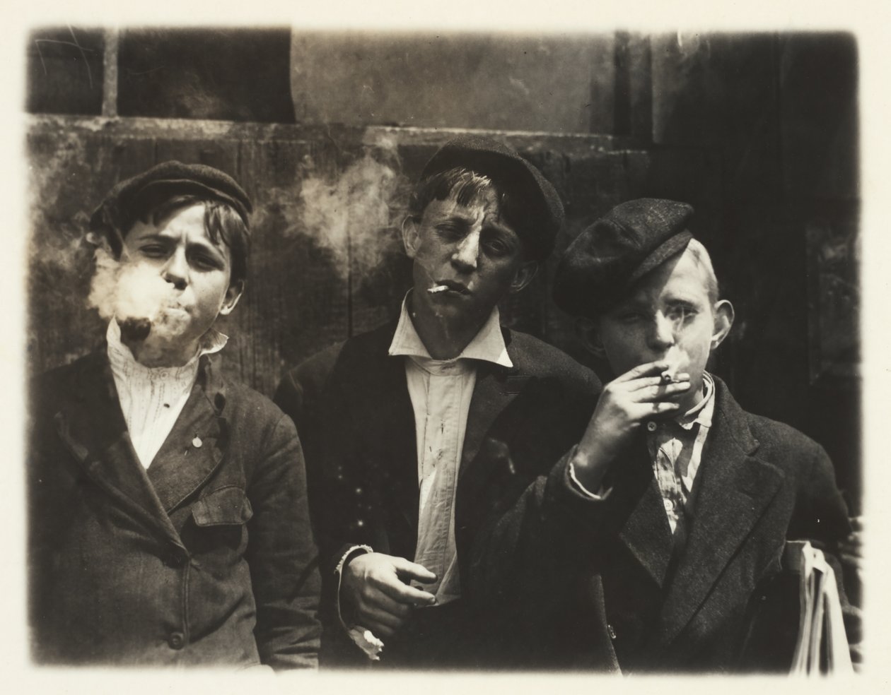 Newsies a Skeeter Branchben, St. Louis, Missouri, 11:00 óra. alkotó: Lewis Wickes Hine
