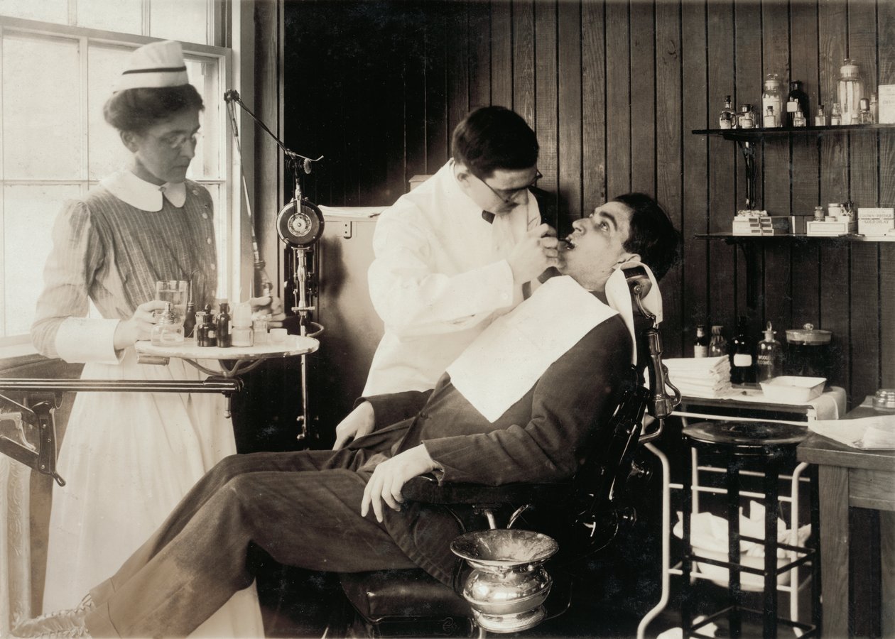 Fogászati munkát végző páciens alkotó: Lewis Wickes Hine