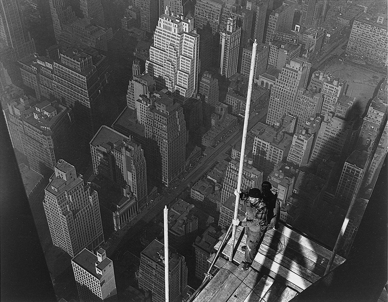 Raising the Mast, The Empire State Building, 1939 alkotó: Lewis Wickes Hine