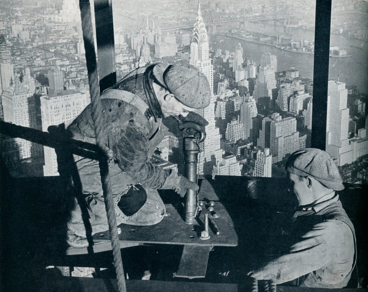Az utolsó csavarok szegecselése az Empire State Building reggeli árbocán, 1931 alkotó: Lewis Wickes Hine