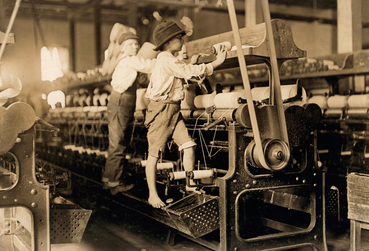 Orsófiúk a Georgiai gyapotüzemben c. 1909 (fotó) alkotó: Lewis Wickes Hine