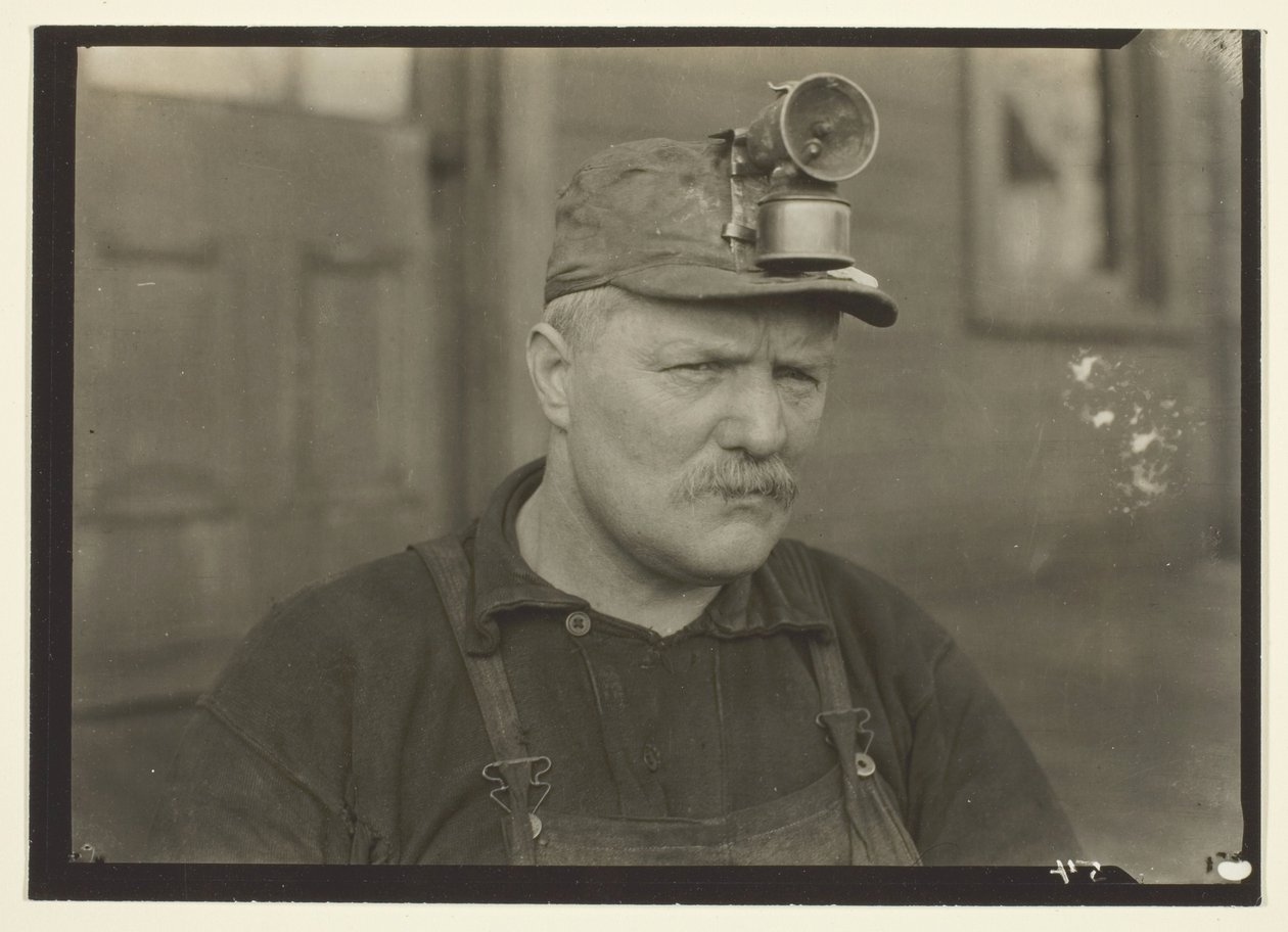 Ezt az embert, skótot, a bányák költőjének nevezték, Kelet-Pennsylvania szénbánya alkotó: Lewis Wickes Hine