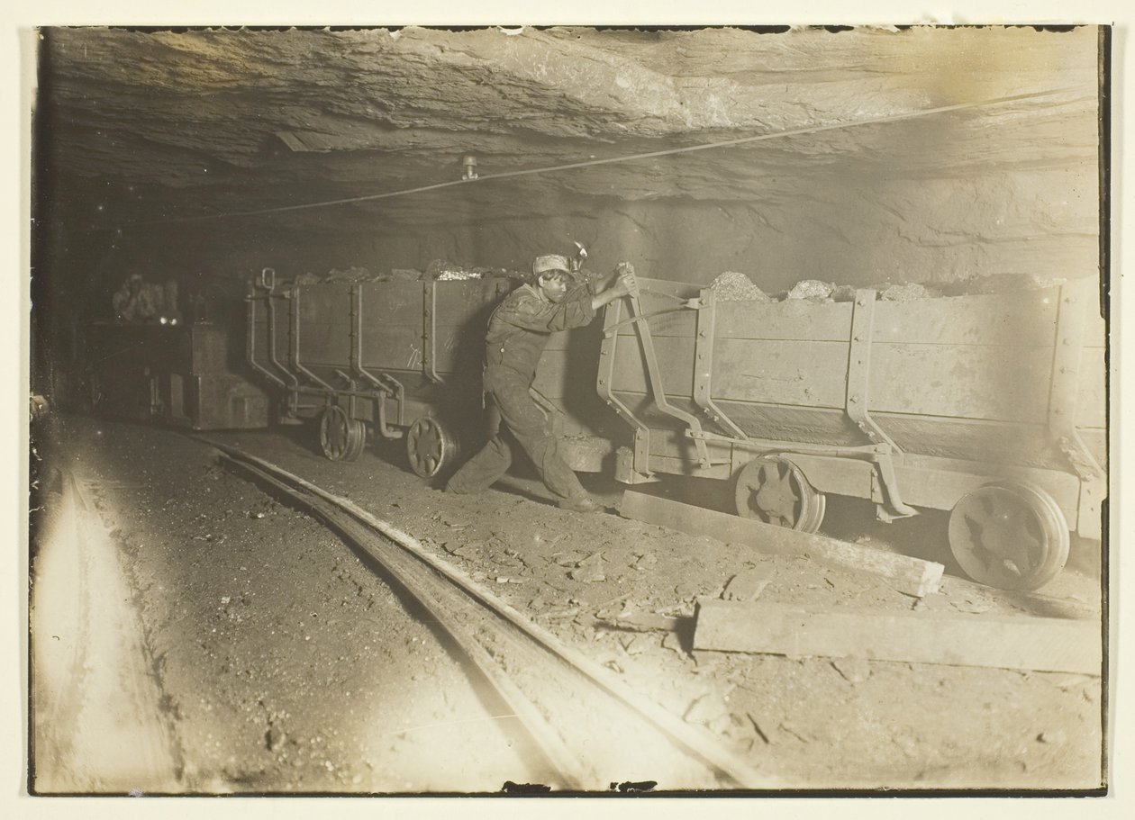 Cím nélkül (Szénvagonok a bányában) alkotó: Lewis Wickes Hine