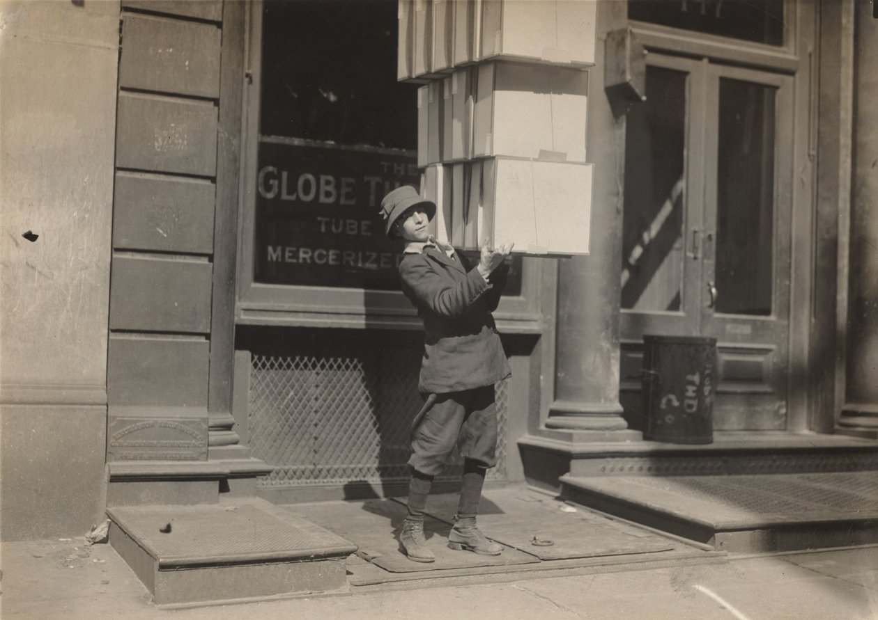 Szekérfiú, vagy „hátsó fiú”, aki segít megrakodni a szekeret alkotó: Lewis Wickes Hine
