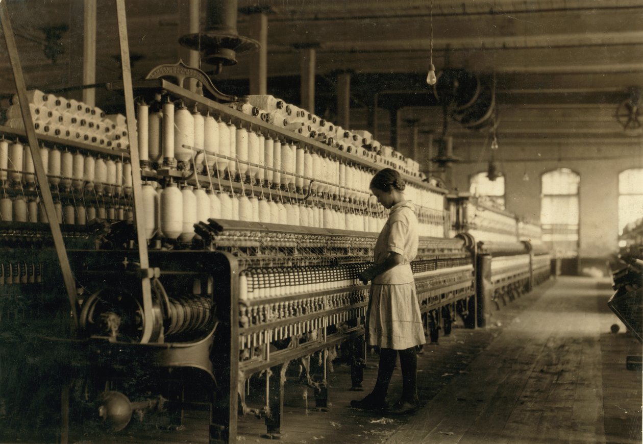 Fiatal tini lány fonóként dolgozik a Cotton Millben, West, Texas, USA, kb. 1913 alkotó: Lewis Wickes Hine