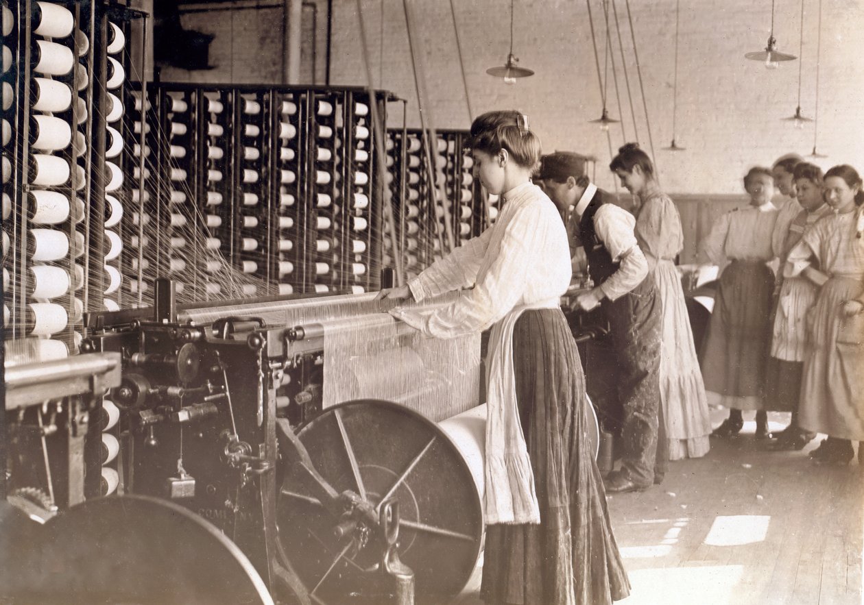 Fiatal nők, akik fonógépen dolgoznak egy gyapotüzemben, Dél-Karolinában, 1908 alkotó: Lewis Wickes Hine