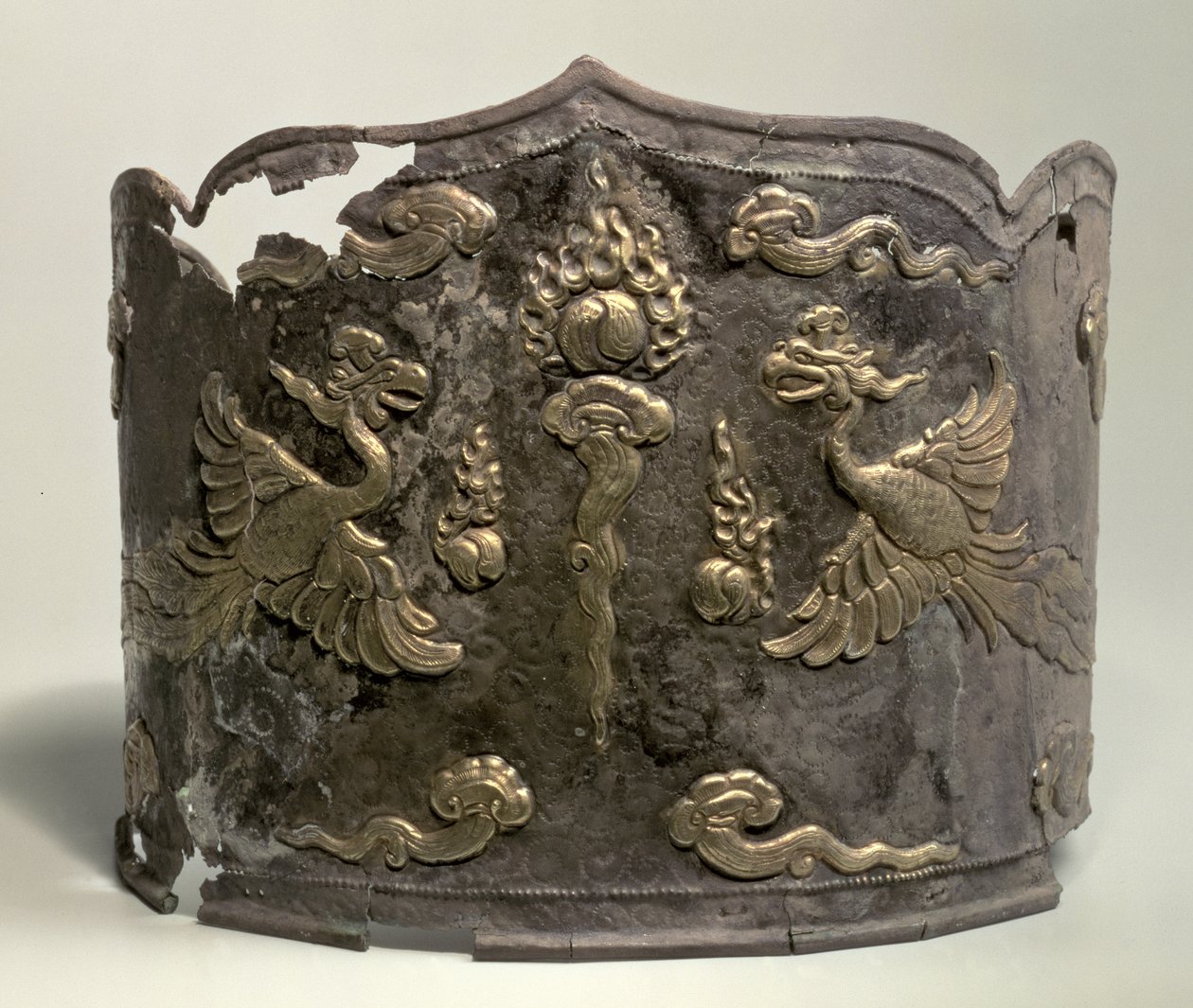 Ezüst és csomagaranyozott császári korona, Liao-dinasztia, 10-11. század alkotó: Liao Dynasty Chinese School