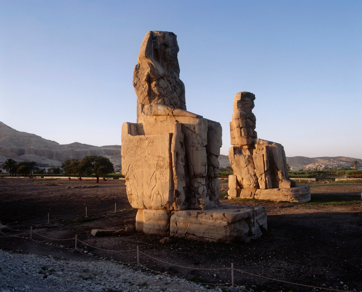 Egyiptom, Luxor kormányzóság, Karnak, Amenhotep szobrai III alkotó: Unbekannt Unbekannt