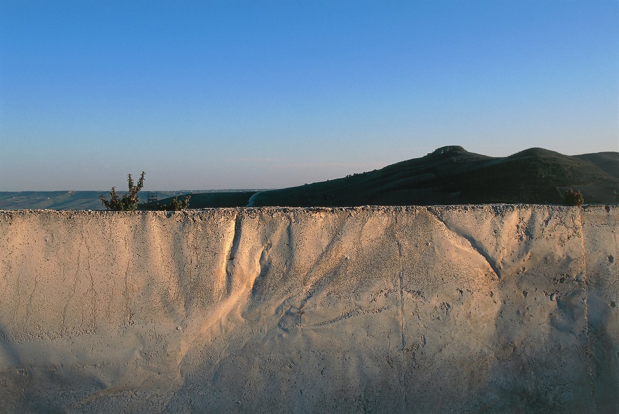 Great Cretto (vagy Burri repedés), Alberto Burri, Gibellina Szicília, Olaszország (fotó) alkotó: Unbekannt Unbekannt