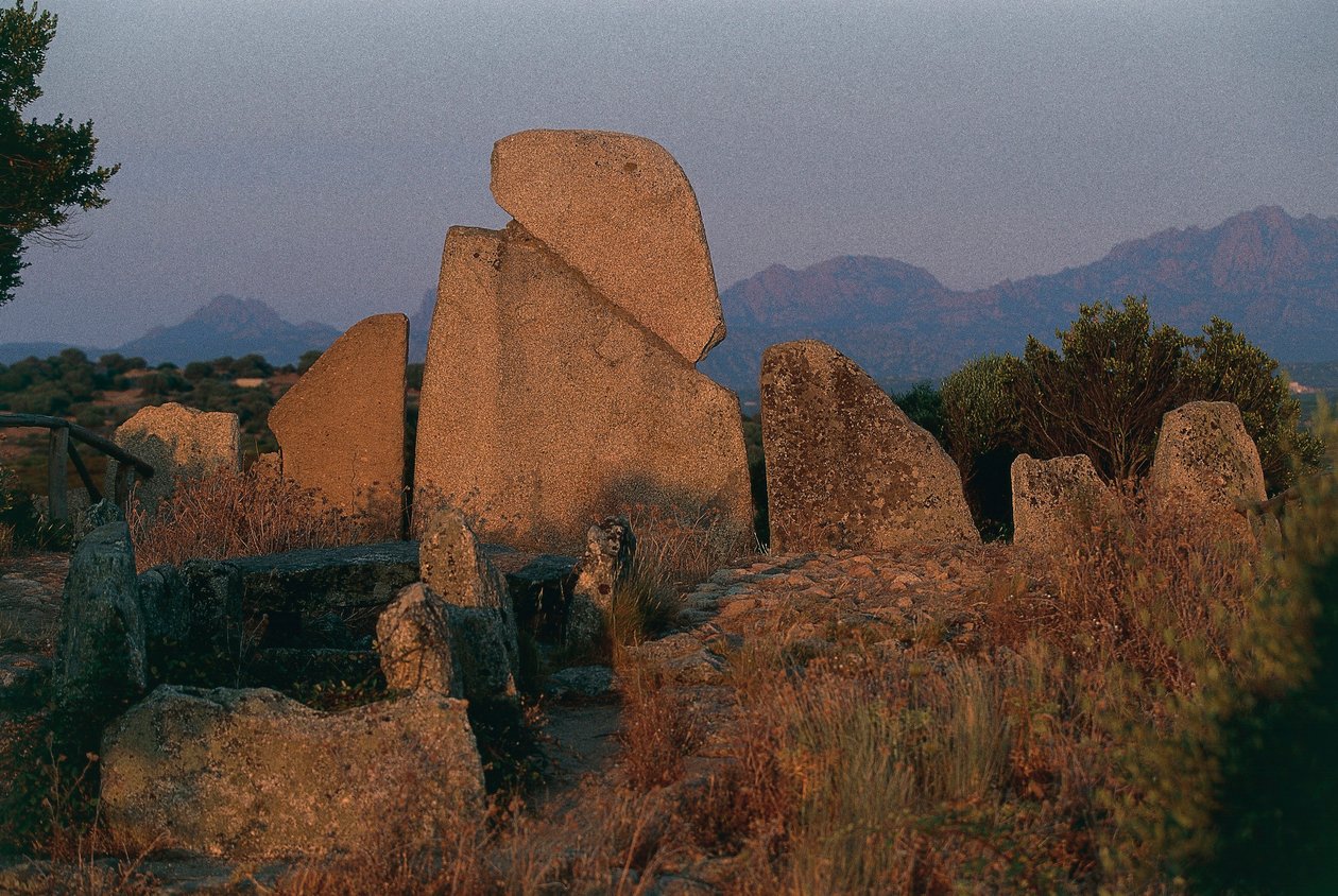 Olaszország, Szardínia, Arzachena, Olbia-Tempio tartomány, Li Longhi óriások sírja, hátulnézet alkotó: Unbekannt Unbekannt