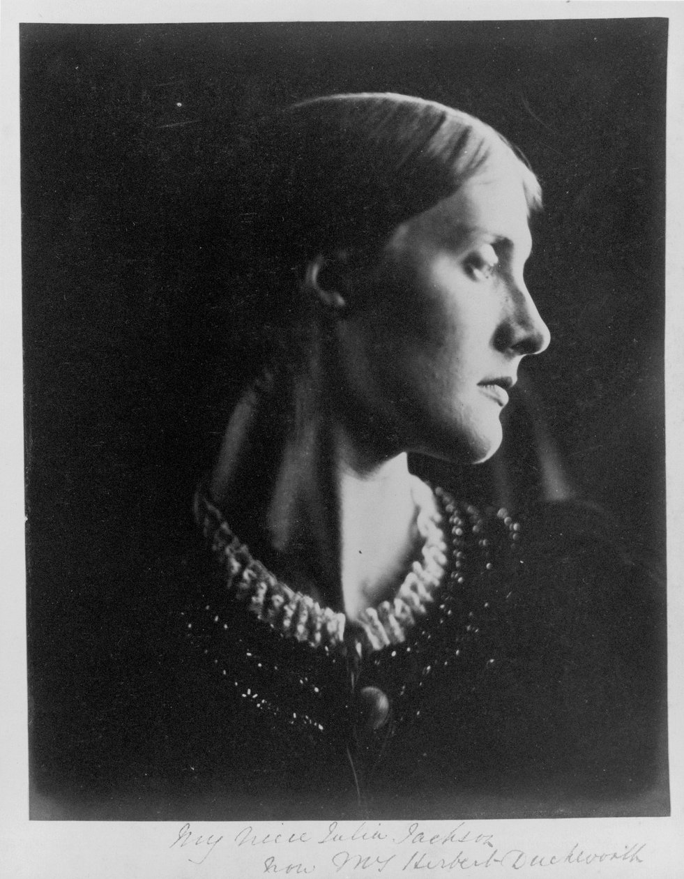 Julia, az unokahúgom, most Mrs. Duckworth