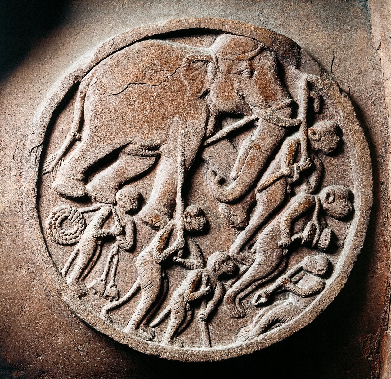 Medallion majmokkal és elefántokkal, dombormű a bharhuti sztúpáról, buddhista emlékmű, Madhya Pradesh, India, indiai civilizáció, ie 2. század alkotó: Unbekannt Unbekannt