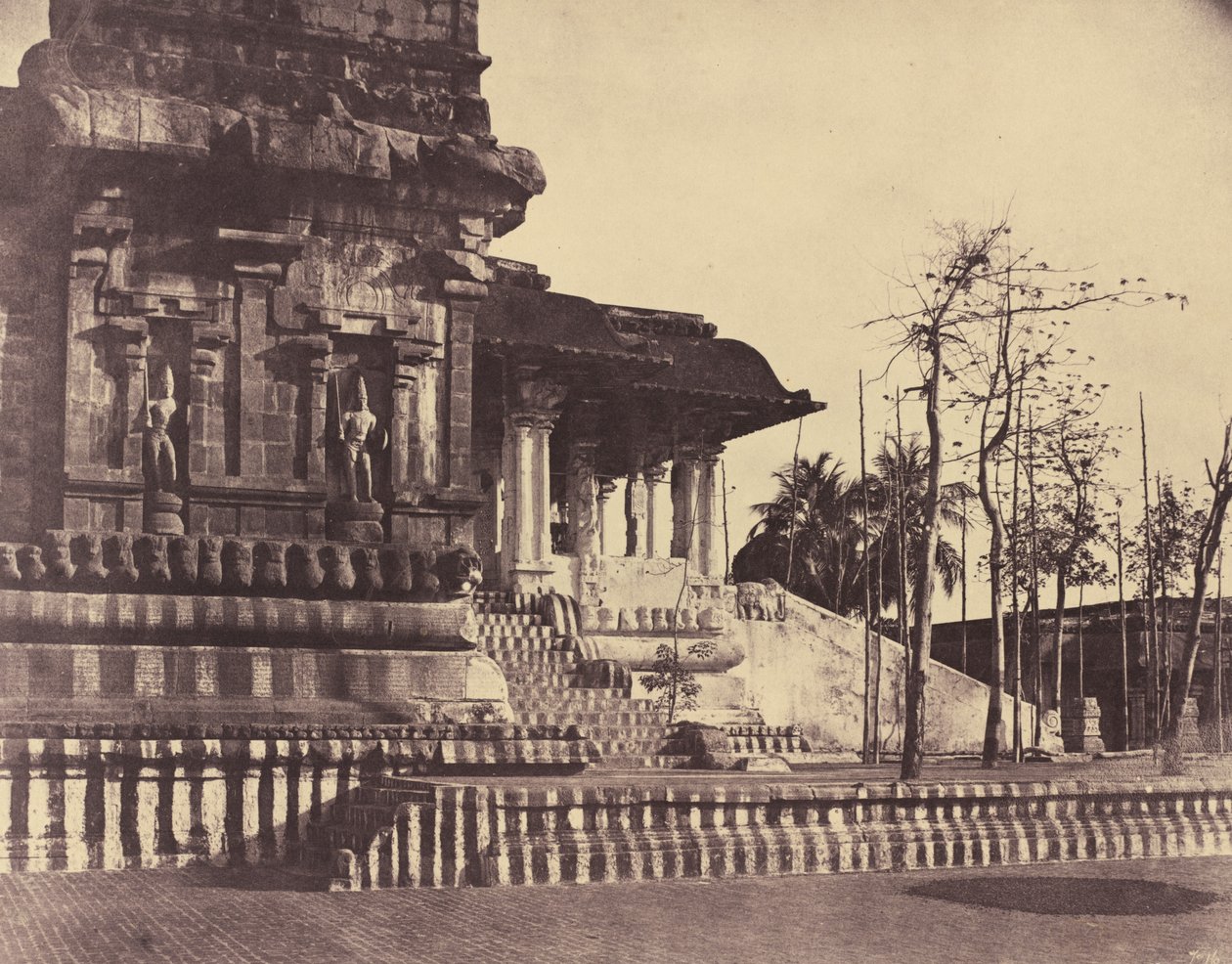 Tanjore: Nagy pagoda, kifelé néző bejárat alkotó: Linnaeus Tripe
