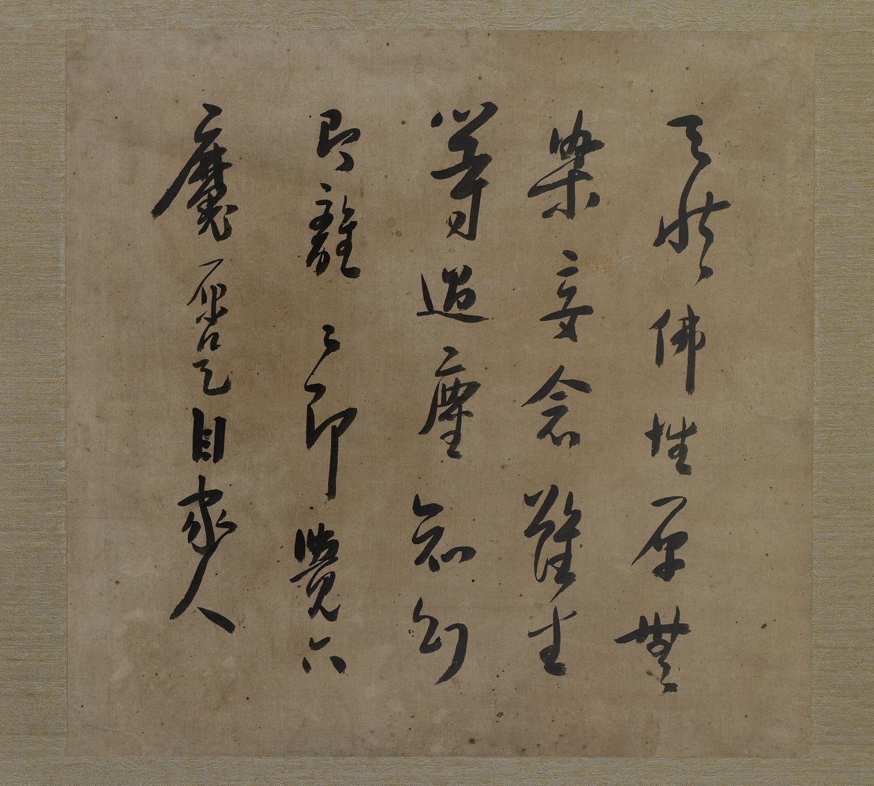 Kalligráfia a meditáló Bodhidharma hátoldaláról, leborult kísérővel, Qing-dinasztia, 1708 körül (tinta és szín a selyemen) alkotó: Liu Hualiang