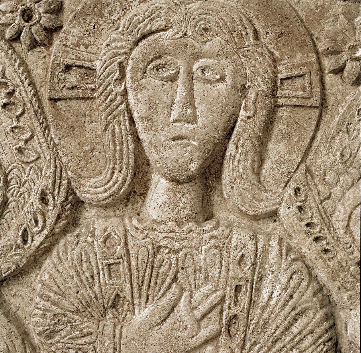 A középkor régészete (középkor). Lombardia barbár művészete: Krisztus részlete, Rachis herceg oltárának alacsony domborműve. Szobrászat, Lombard művészet, 737-744. Cividale del Friuli, Chretien Múzeum, a katedrális kincse alkotó: Lombard School