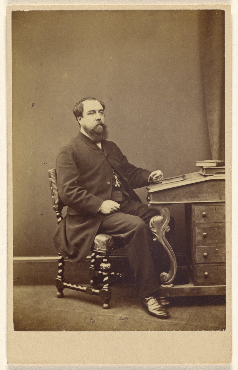 [Ismeretlen szakállas férfi íróasztalnál ül, 3/4 profilban] alkotó: London Stereoscopic and Photographic Company