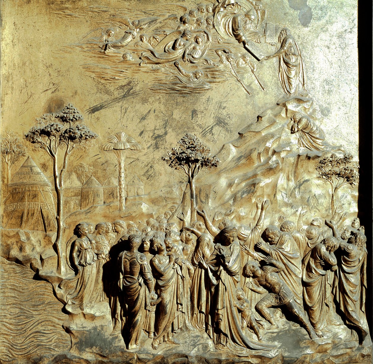 Mózes megkapja a törvény tábláit A Paradicsom Kapujának eredeti táblája (Keresztelő keleti kapuja), helyreállítás után. Arany bronz, Lorenzo Ghiberti (1378-1455) alkotó: Lorenzo Ghiberti