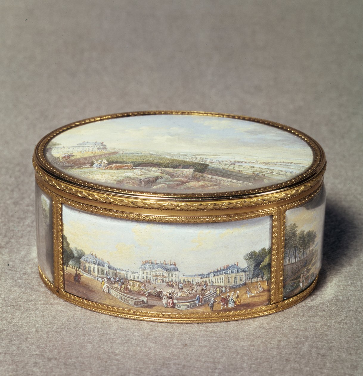 A Schloss Bellevue-ra festett tubákos doboz (arany zománc) alkotó: Louis Nicolas van Blarenberghe