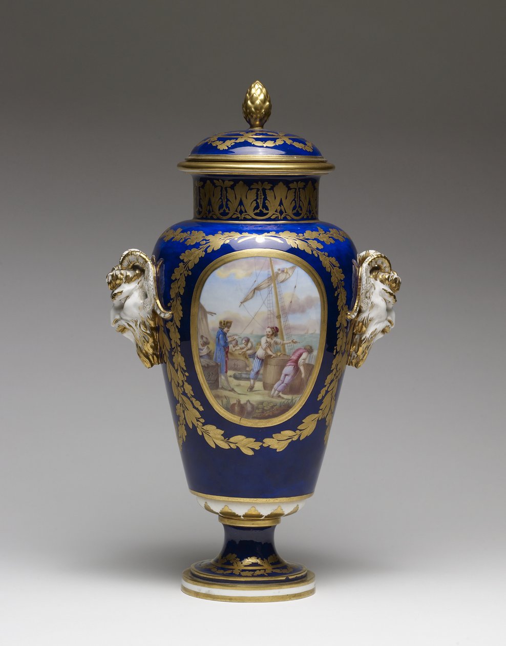 Váza (puha porcelán, festékkel és aranyozással) alkotó: Louis Simon Boizot