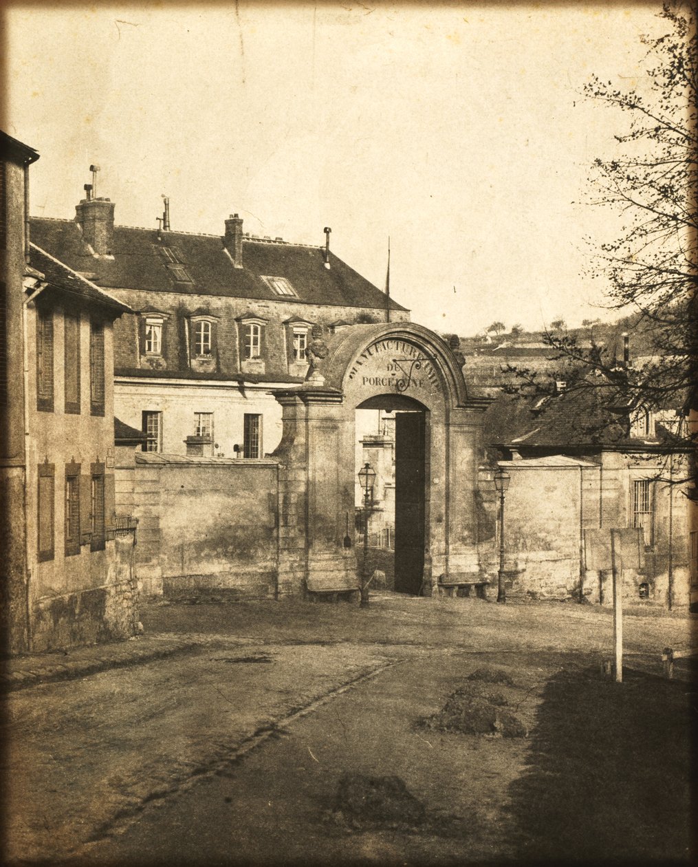 A Sèvres-i gyár kapuja alkotó: Louis-Rémy Robert