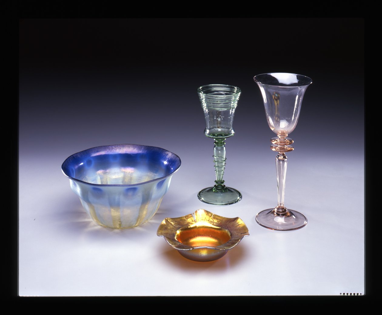 Üvegáru készlet alkotó: Louis Comfort Tiffany