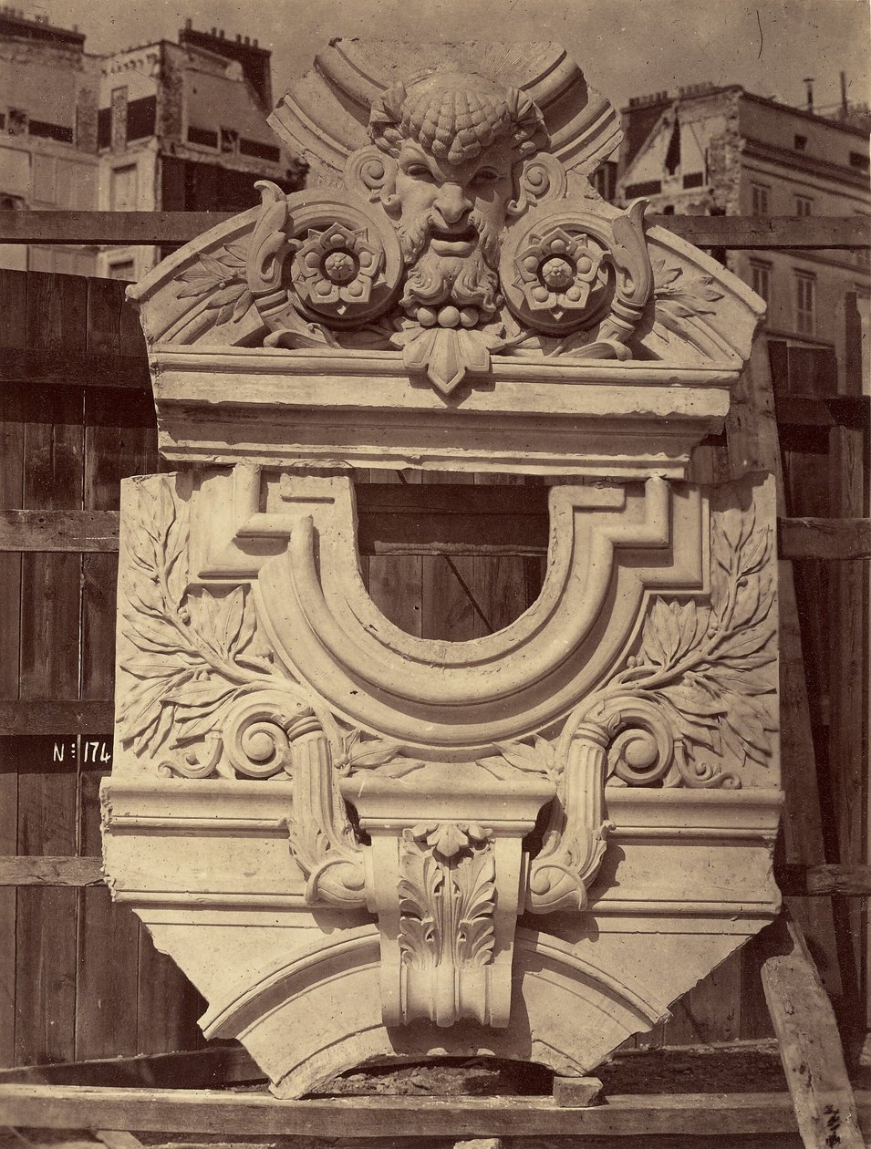 Kivetített táblázatok. A nagy lépcsőház oldalsó galériái. alkotó: Louis Emile Durandelle