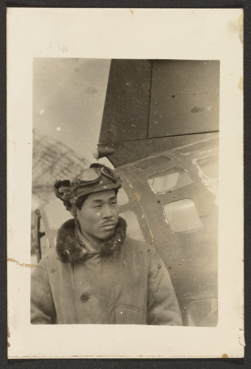 [Asian Pilot] alkotó: Louis Fleckenstein
