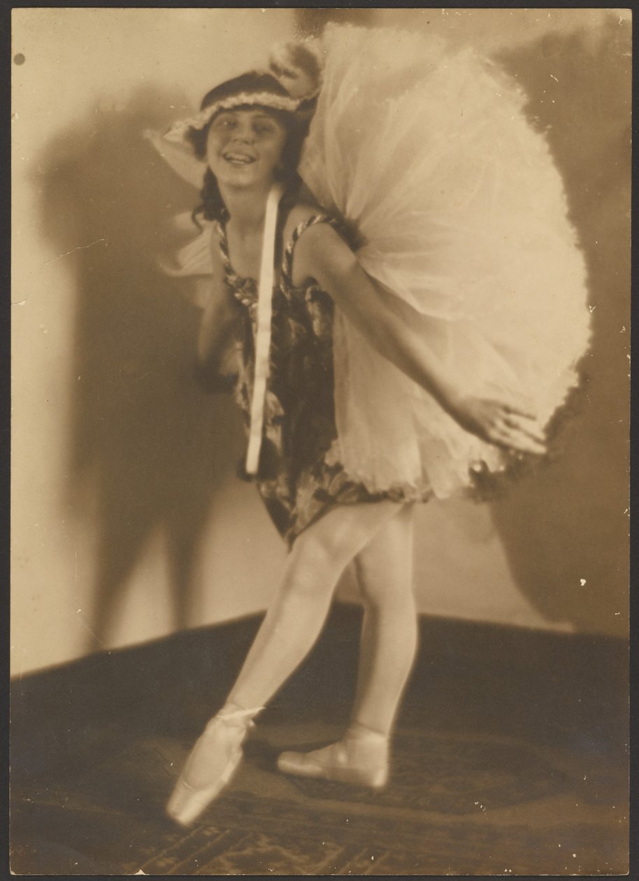 [Balerina fejdísszel] alkotó: Louis Fleckenstein