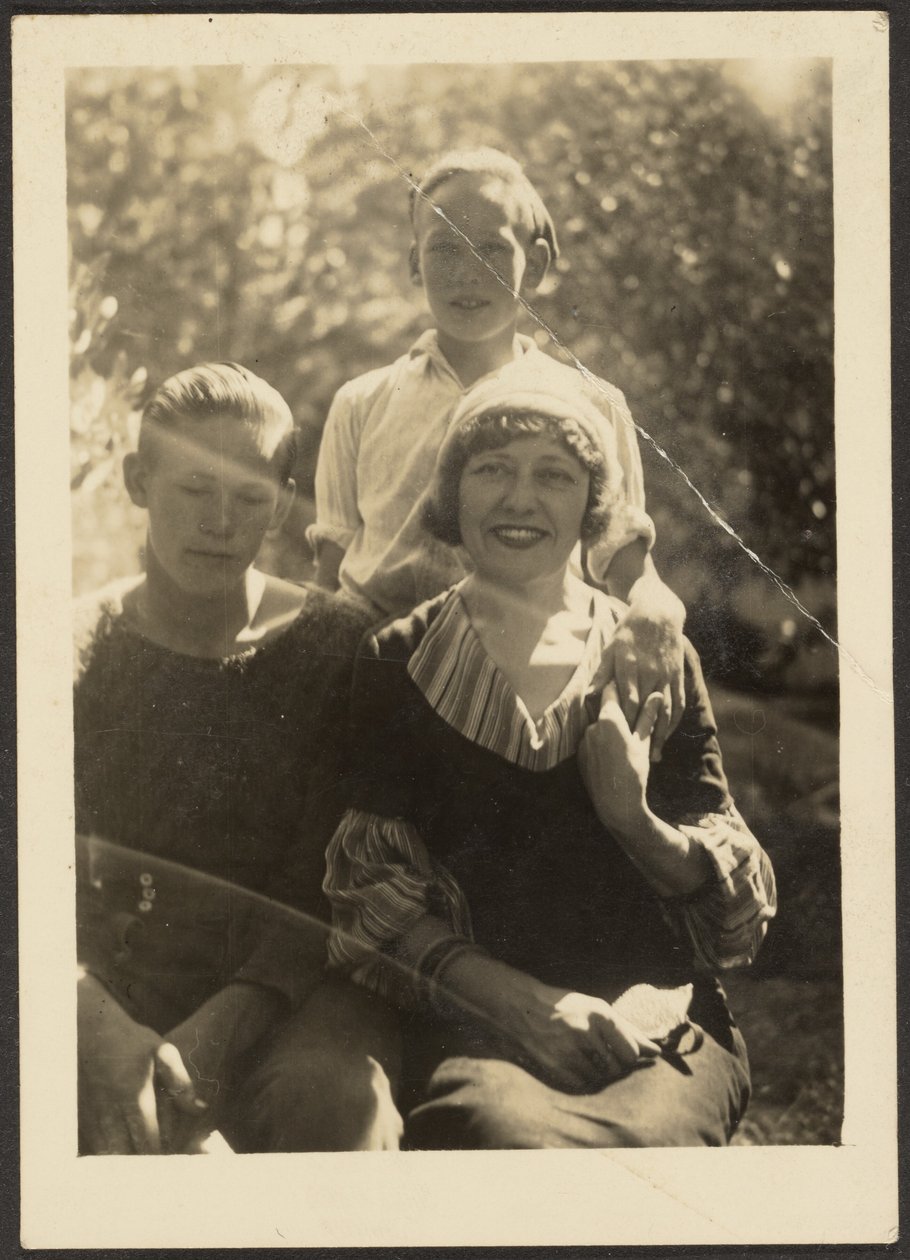 [Florence és két fia] alkotó: Louis Fleckenstein