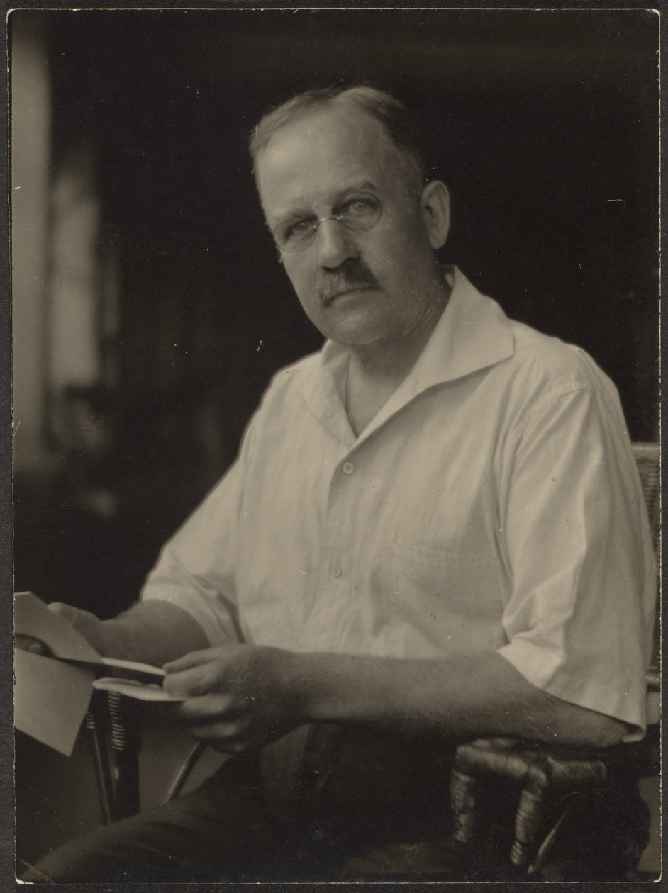 [Férfi kezében levél] alkotó: Louis Fleckenstein