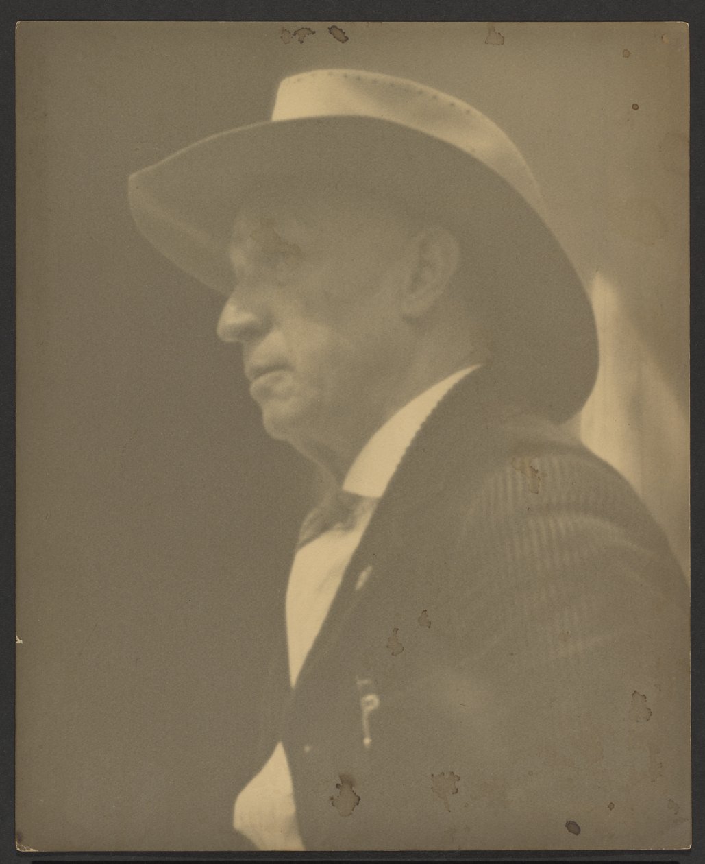 Stetsont viselő férfi portréja alkotó: Louis Fleckenstein