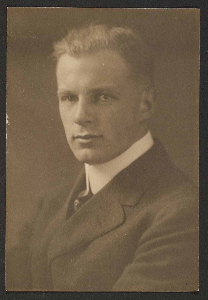 [Portré egy férfiról, fodrászvágással] alkotó: Louis Fleckenstein