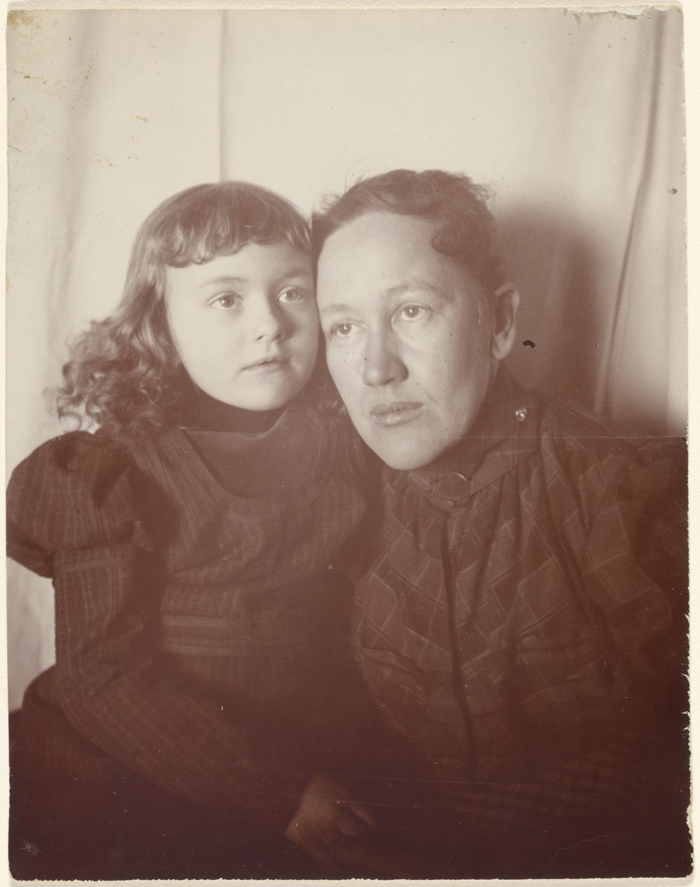 [Egy nő és egy kislány portréja] alkotó: Louis Fleckenstein