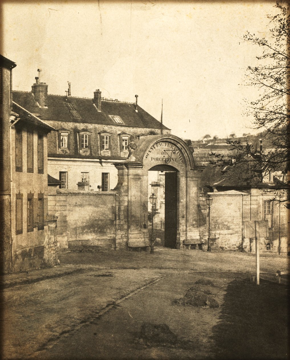 Ajtó a Sèvres-i gyárba, kb. 1852. alkotó: Louis Rémy Robert