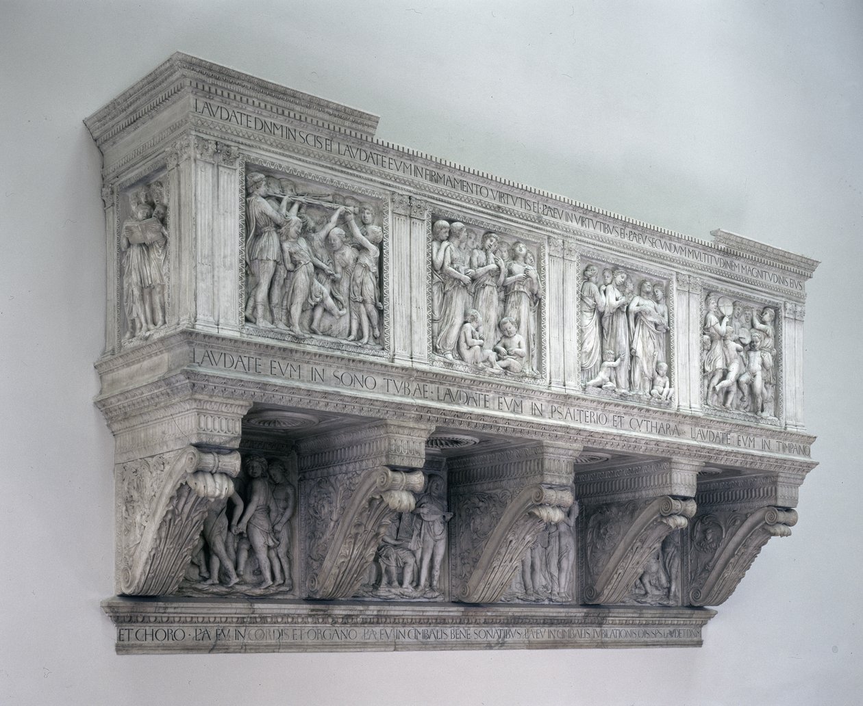 Rekonstruált Cantoria, 1432-1438 körül (márvány) alkotó: Luca Della Robbia