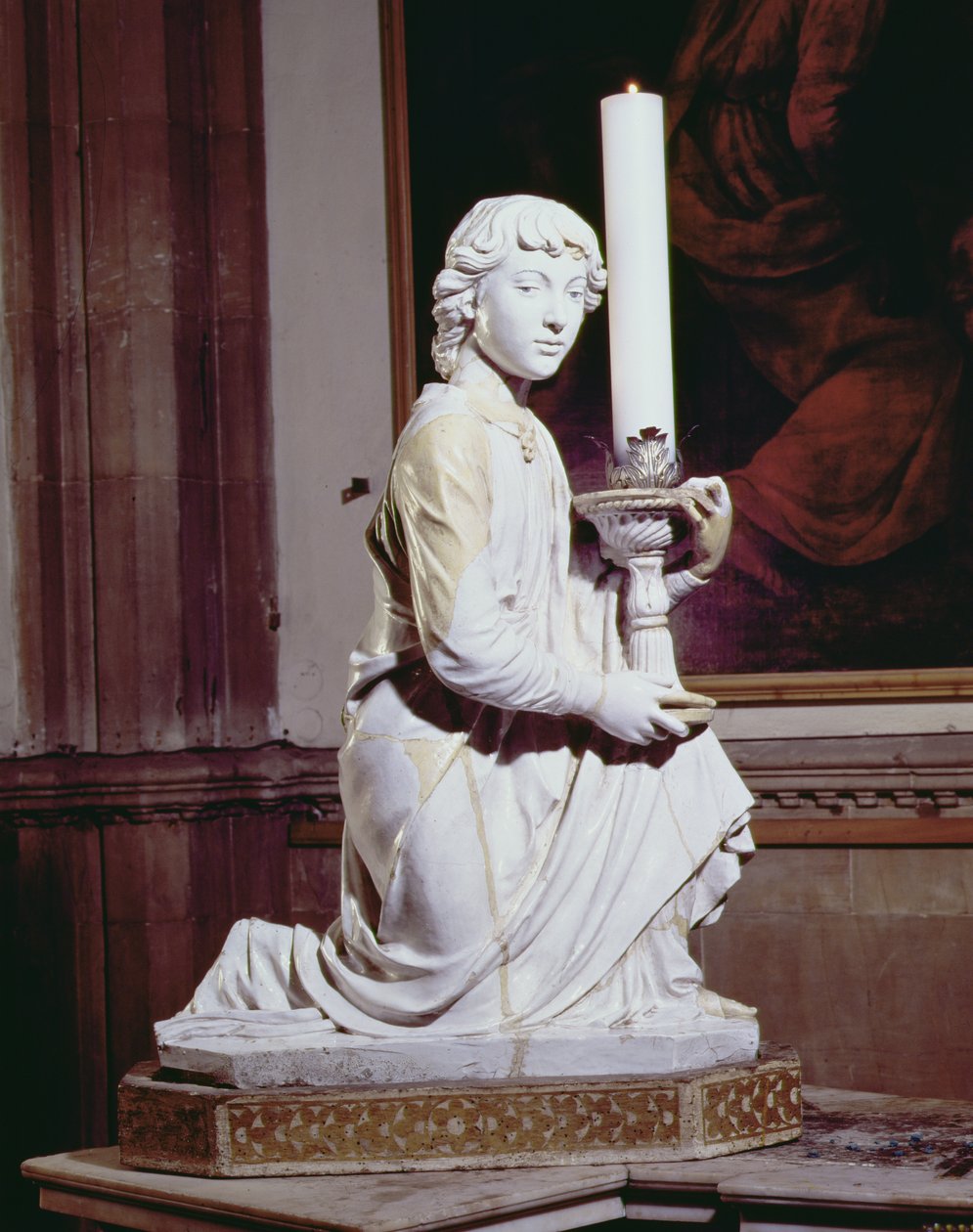 Gyertyát tartó angyal (mázas kerámia) (a részleteket lásd a 97638-as számon) (a párért lásd: 97635-6) alkotó: Luca Della Robbia
