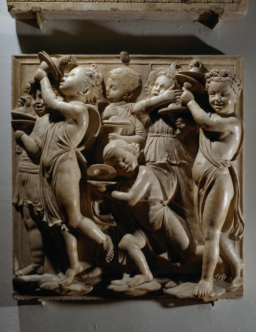 Dicsérjétek őt ujjongó cintányérokon (Salmo 150, Dicsérjétek az Urat), cintányérosokkal alkotó: Luca Della Robbia