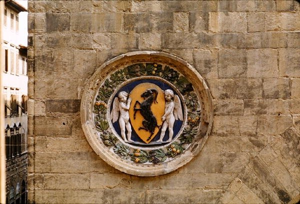 A Mercanzia céh címere alkotó: Luca Della Robbia