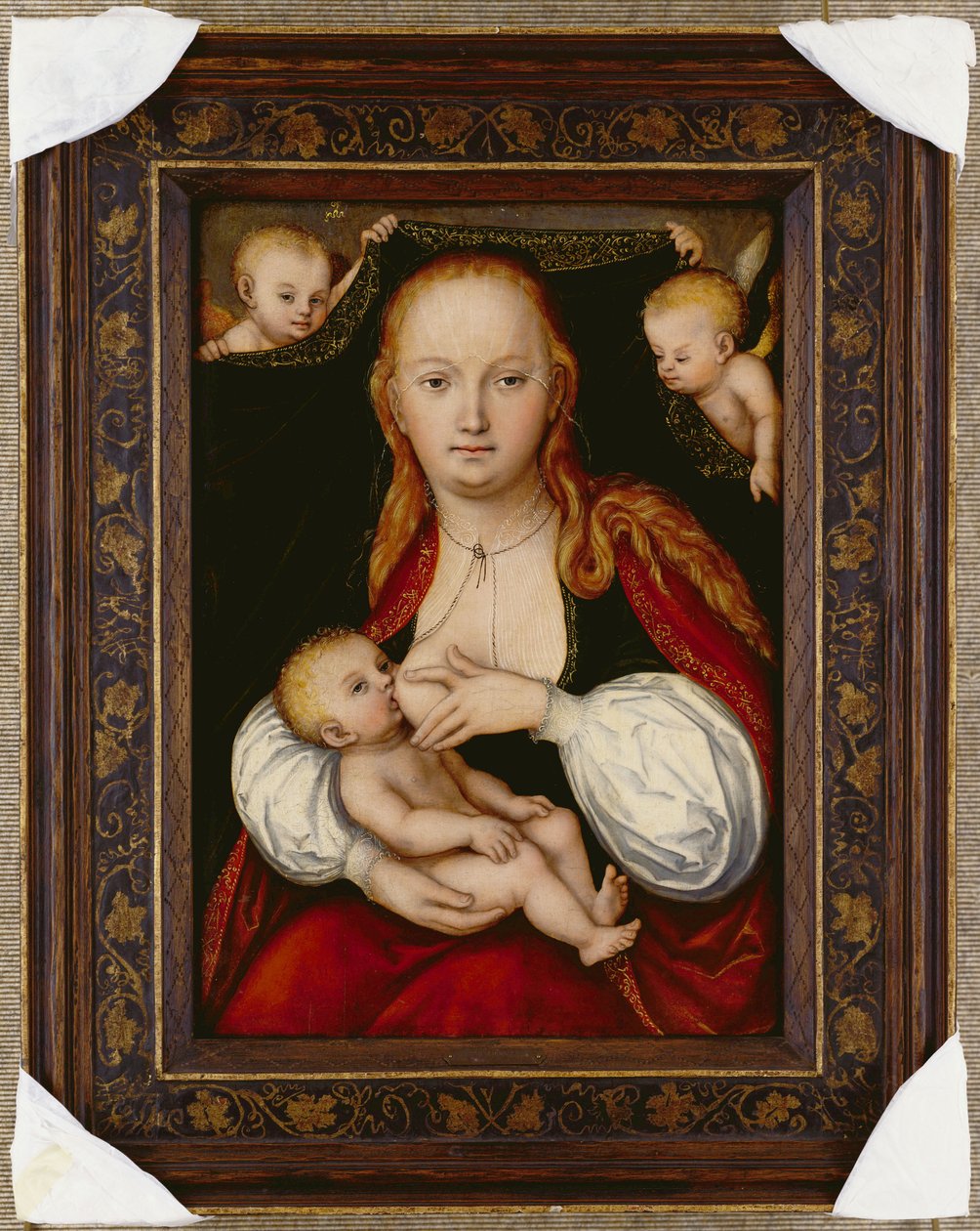 A Szűz és a Gyermek, háromnegyed hosszúságban, puttival, amely függönyt tart a háta mögött alkotó: Lucas Cranach
