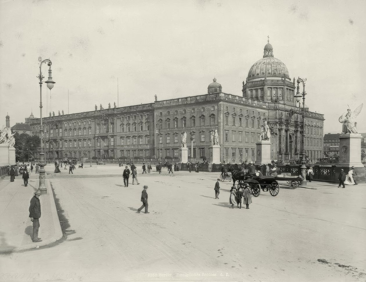 Berlin, Városi Palota alkotó: Lucien Levy