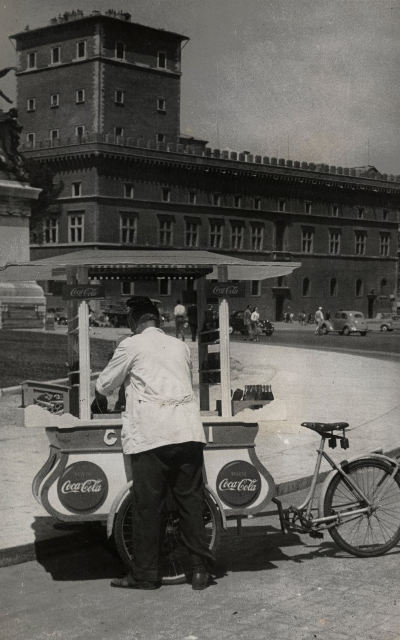 Gelato házaló (fagylaltárus) a Piazza Venezia téren, Róma alkotó: Luigi Leoni