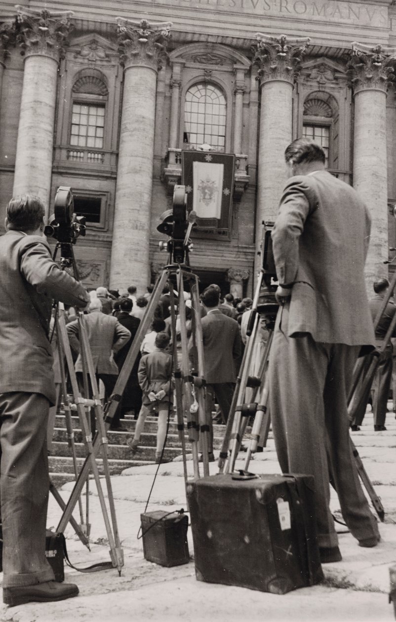 Fényképészek a római Szent Péter téren alkotó: Luigi Leoni