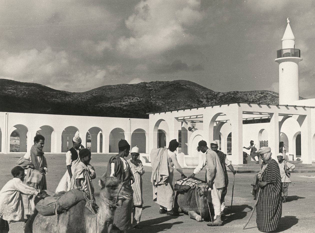 A városi élet jelenetei a muszlim El Fager Al Fajr vagy Hajnal, Bengázi, Cyrenaica, muszlim faluban alkotó: Luigi Leoni