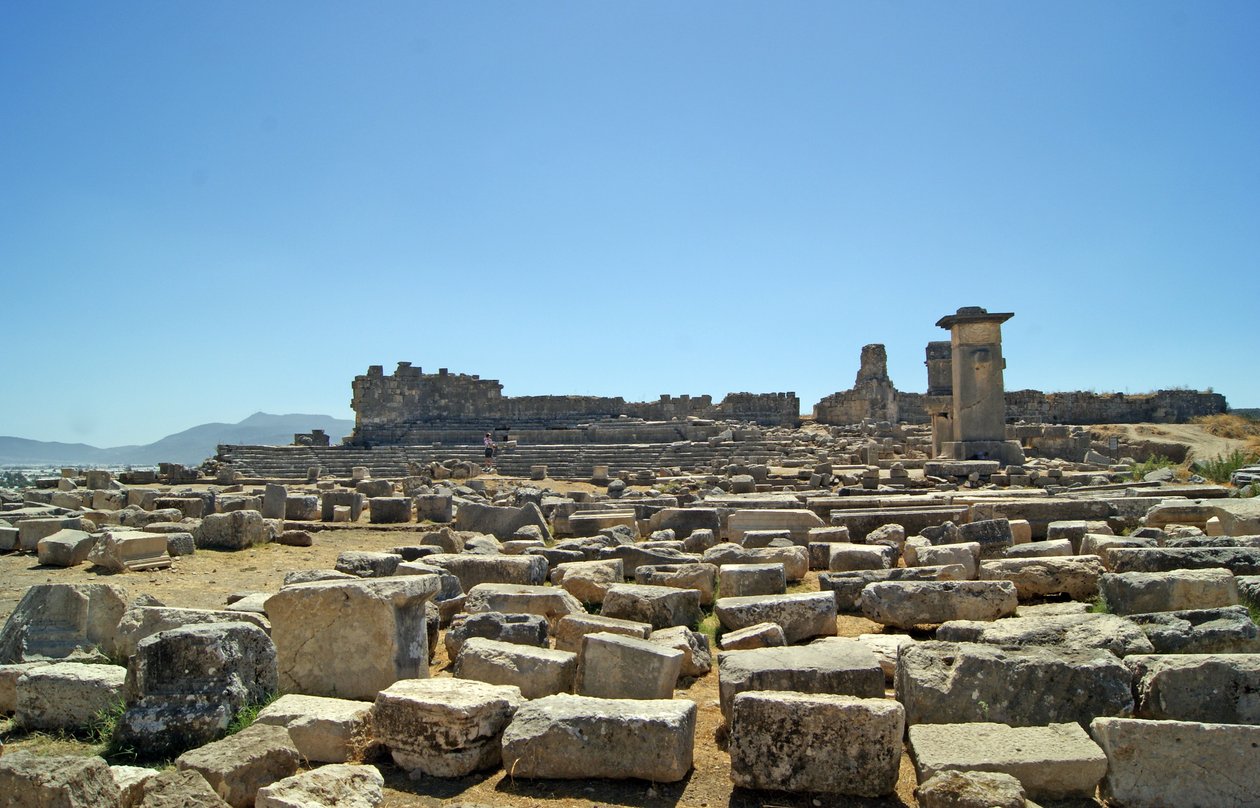 Kilátás az ásatásokra az Agora felől, Xanthos, Törökország alkotó: Lycian