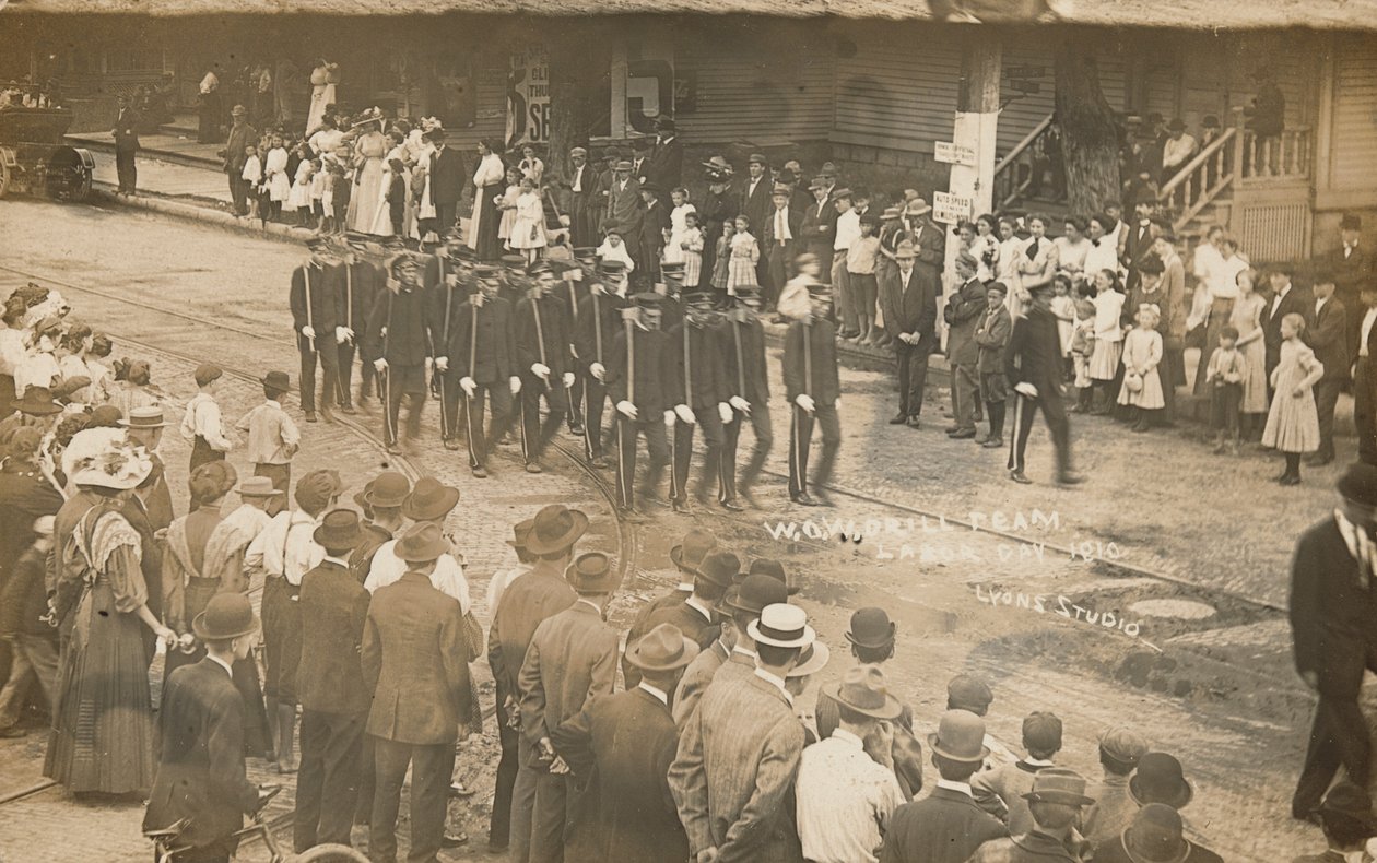 "Woodmen of the World Drill Team",1910 (fotó) alkotó: Lyons Studio