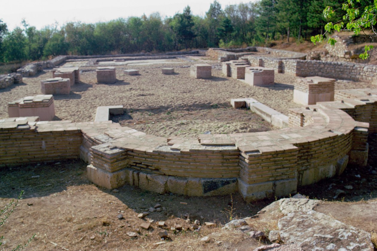 A bazilika ásatásai alkotó: Macedonian School