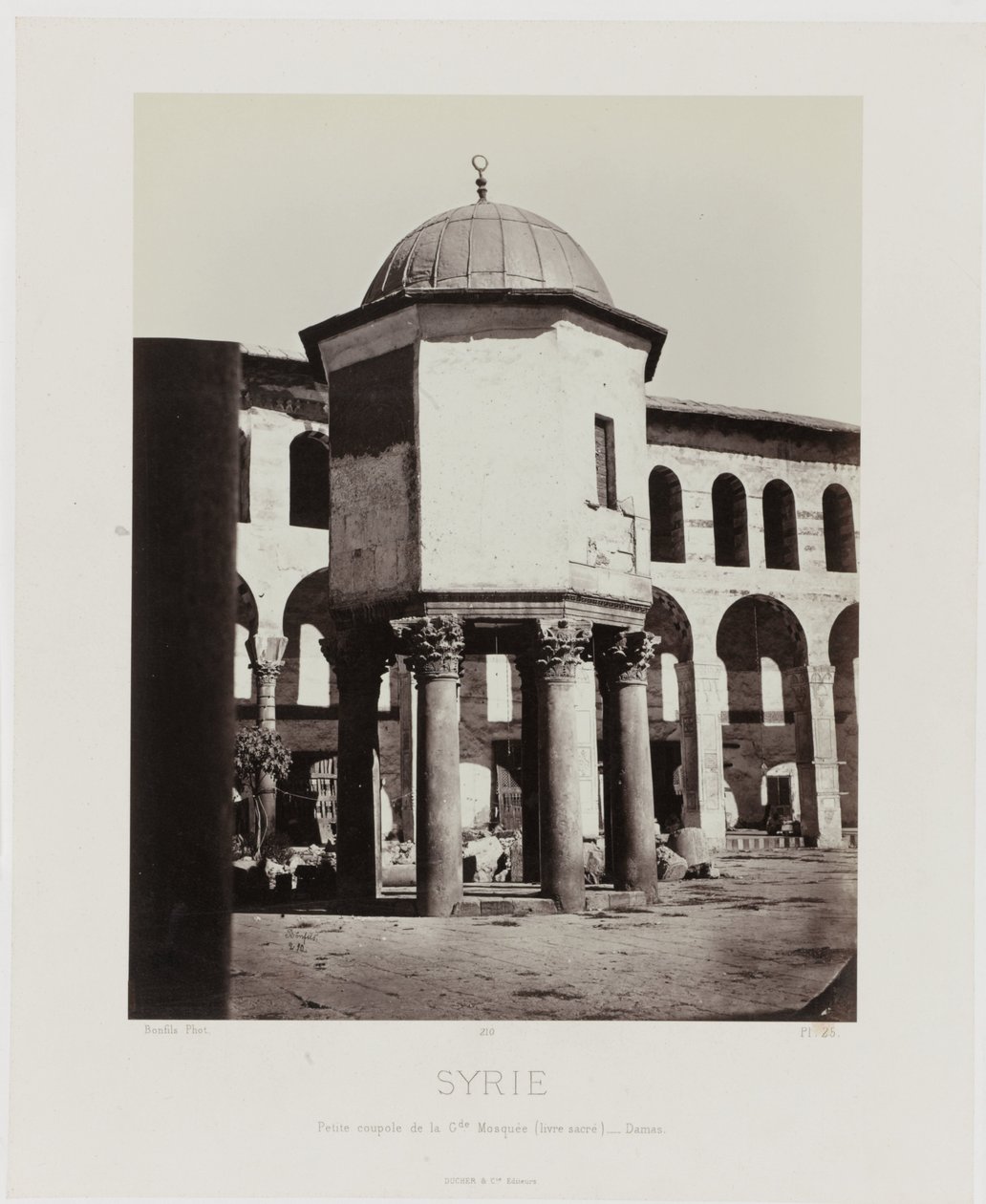 Gezicht op de kleine koepel van de grote Moskee Damaszkuszban (Szíria/A Nagymecset kis kupolája (szent könyv) - Damaszkusz) Ókori építészet: Egyiptom, Görögország, Kis-Ázsia: Fotóalbum (sorozat címe) alkotó: Maison Bonfils
