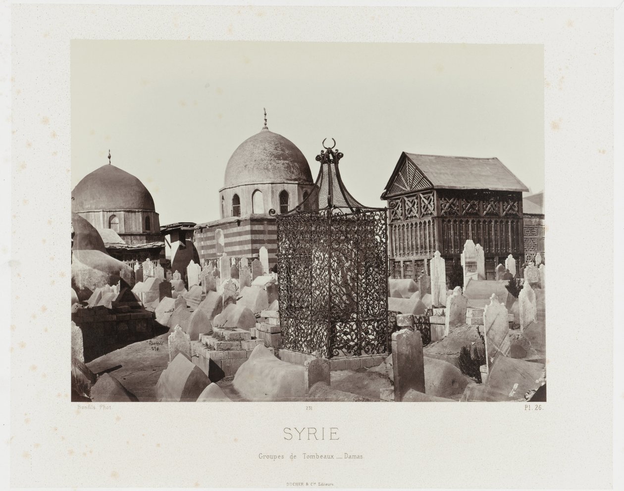 Gezicht op een begraafplaats in Damascus (Szíria/Sírcsoportok – Damaszkusz) Ókori építészet: Egyiptom, Görögország, Kis-Ázsia: Fotóalbum (sorozat címe) alkotó: Maison Bonfils